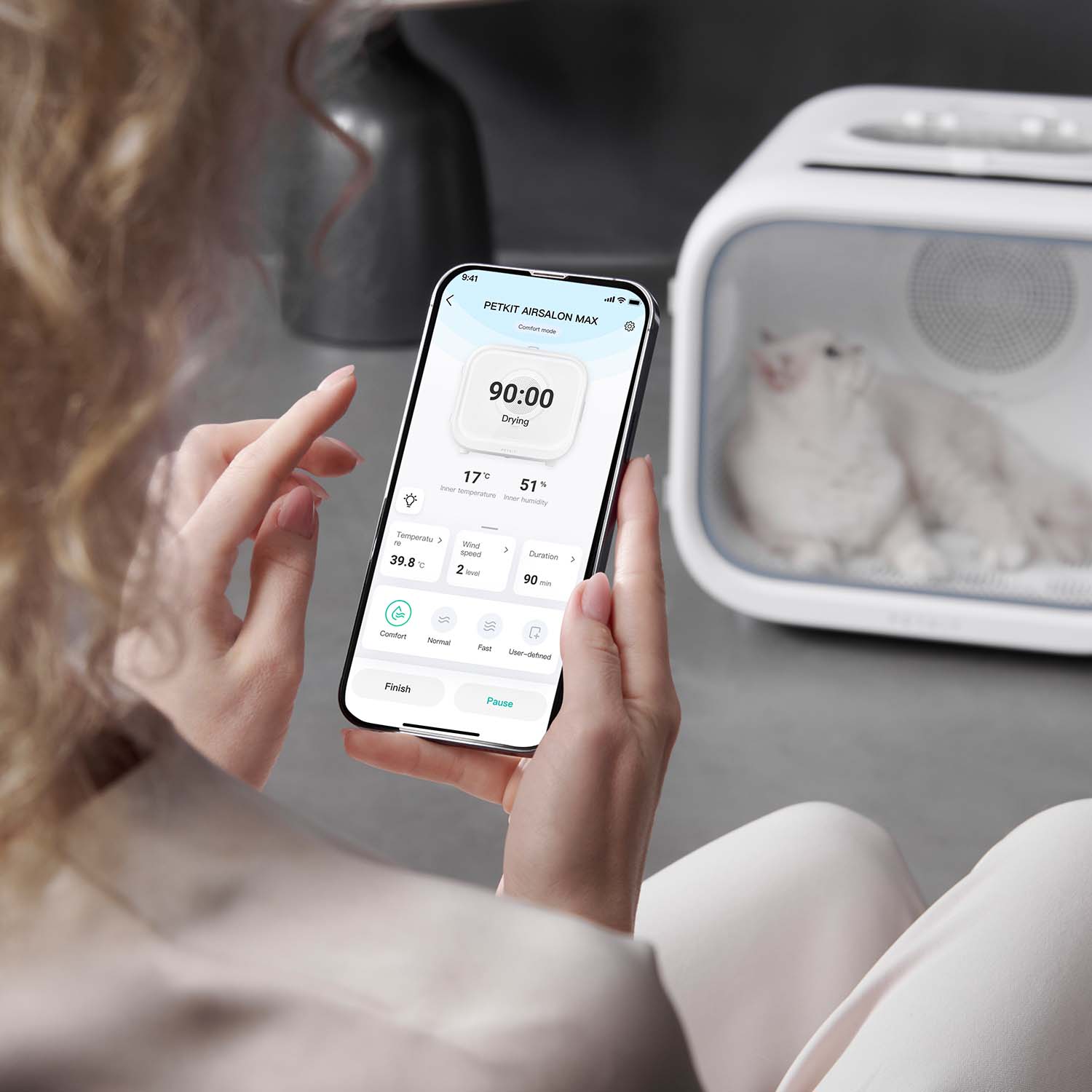 AirSalon Max Pet Dryer Box monitored via the PETKIT app, displaying real-time drying duration, temperature, and operating status for safe and reliable use