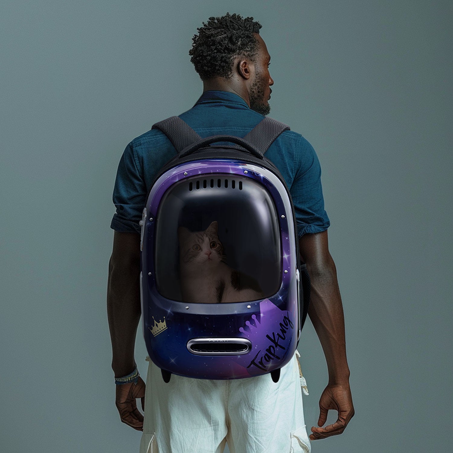 Breezy 2 Cat Carrier TrapKing Davis shown in a lifestyle scene, combining aesthetics with breathable and secure pet carrying